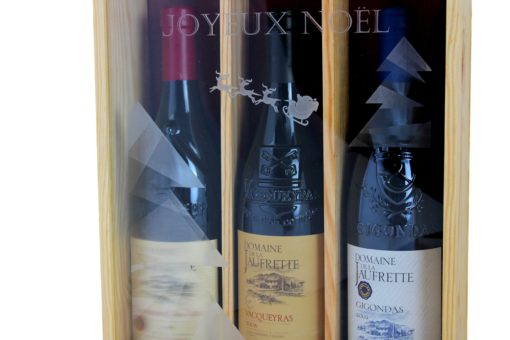 Coffret cadeau gravé "Joyeux Noël" + trois bouteilles Domaine de la Jaufrette